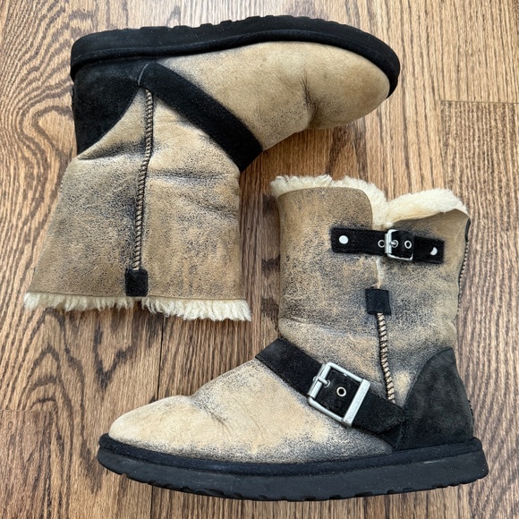 UGG Classic Short Dylan Boots Sheepskin Shearling Boot Size 7 1001202 - Picture 6 of 11